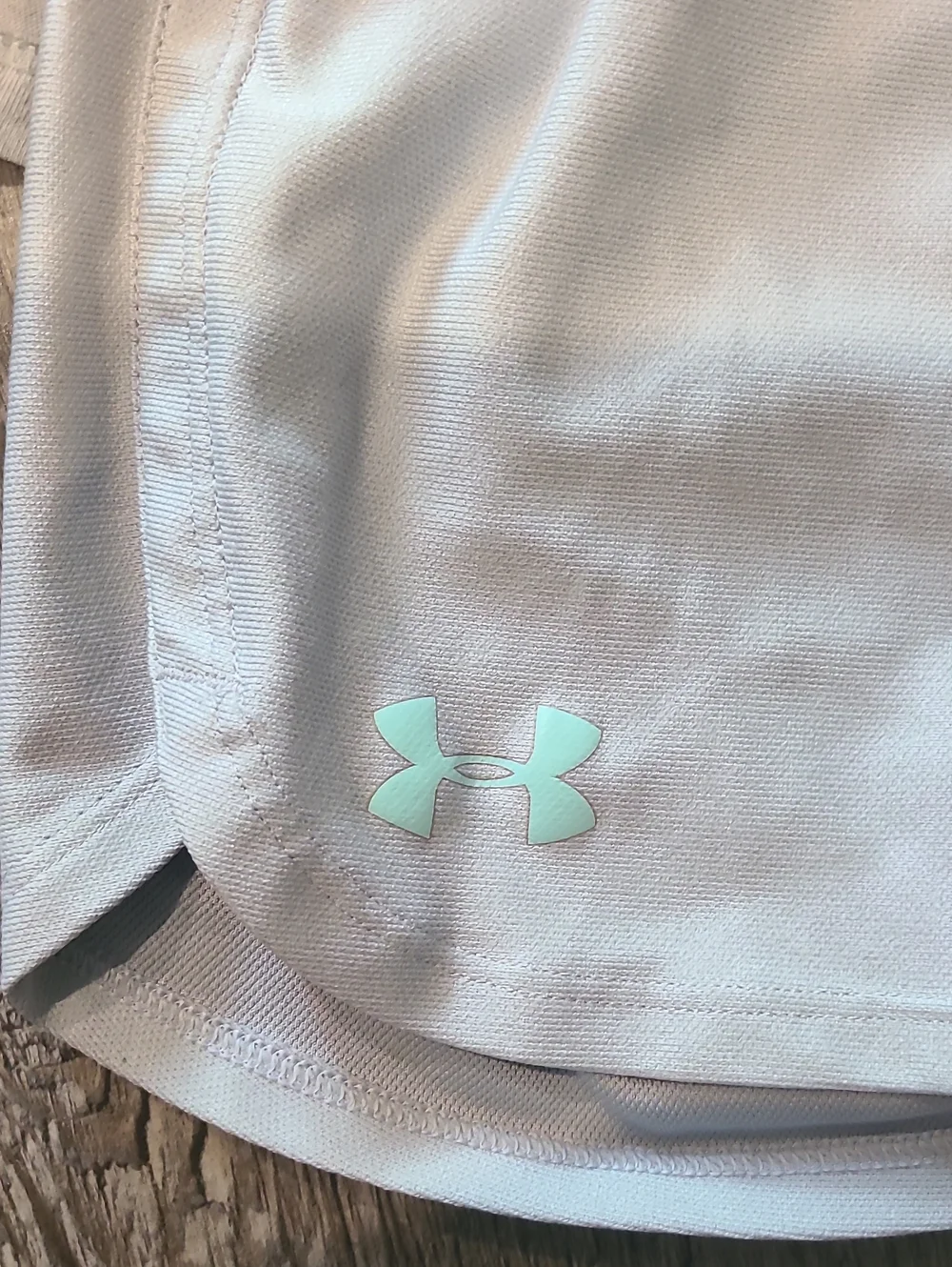 Under Armour Girls' White & Gray T-shirts with Matching Shorts Size Medium